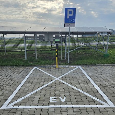Zajazd Sokol Hotel Nienadowka Bagian luar foto