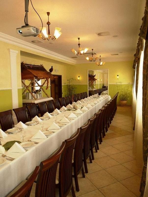 Zajazd Sokol Hotel Nienadowka Bagian luar foto
