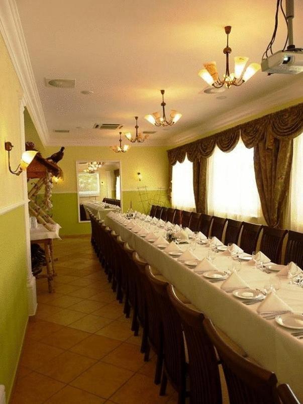 Zajazd Sokol Hotel Nienadowka Bagian luar foto
