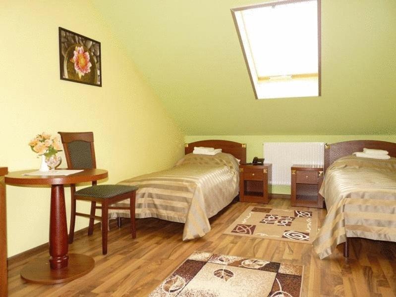 Zajazd Sokol Hotel Nienadowka Bagian luar foto