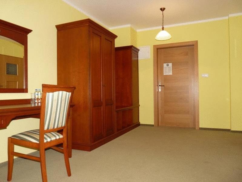 Zajazd Sokol Hotel Nienadowka Bagian luar foto
