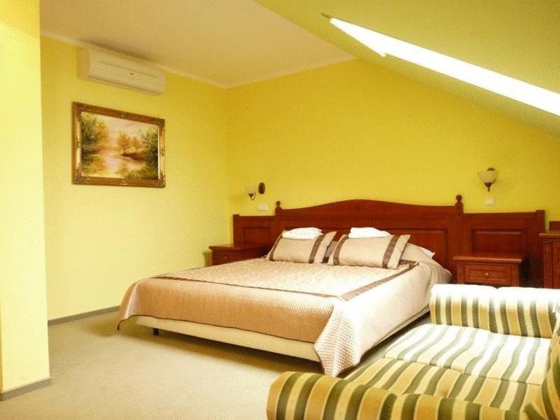 Zajazd Sokol Hotel Nienadowka Bagian luar foto